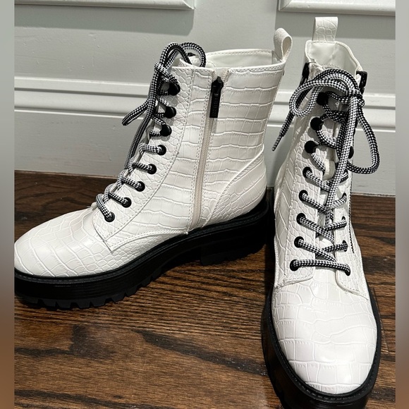 Guess Fearne combat boot - Picture 2 of 7